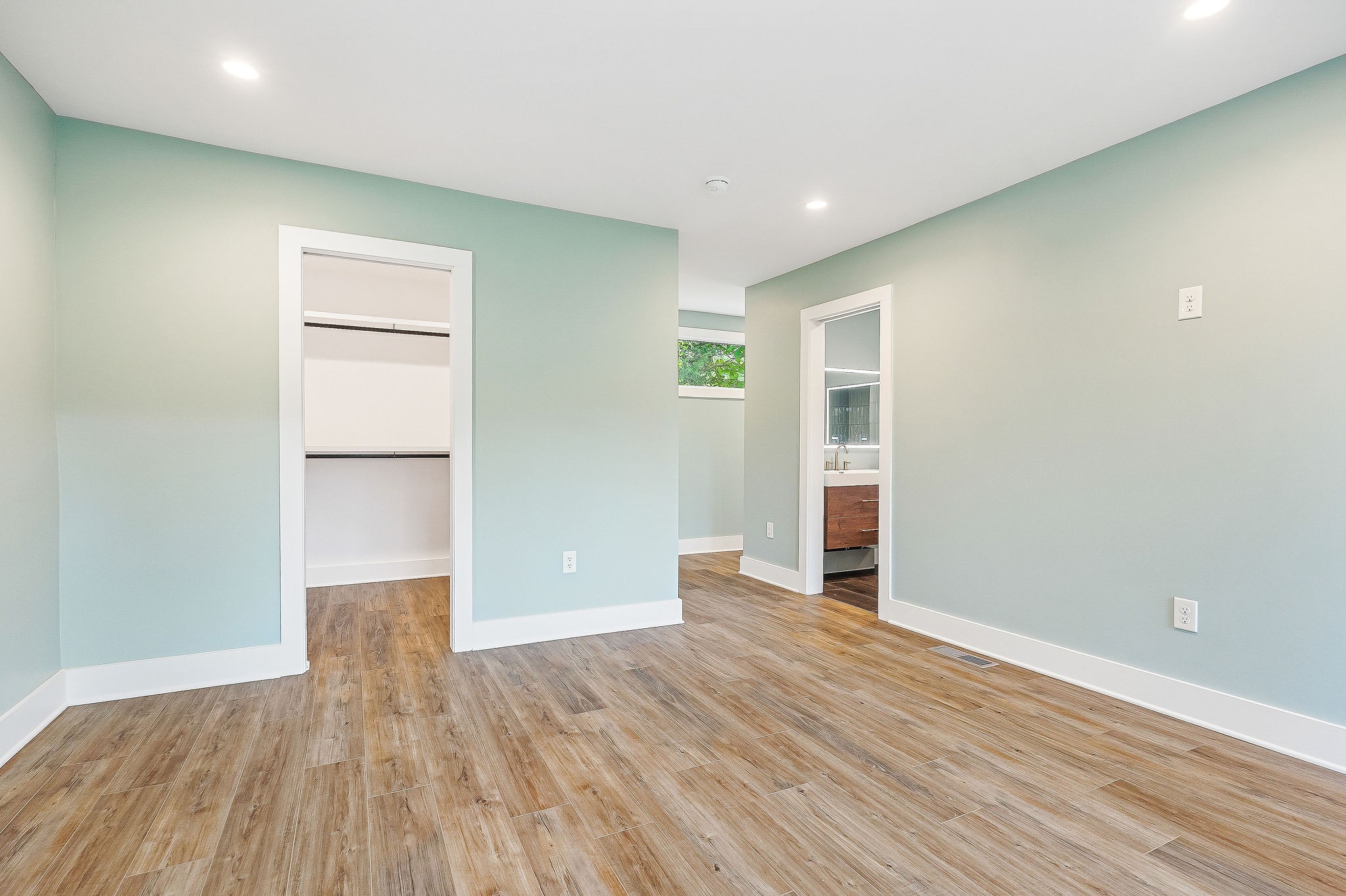 Smithville, Tennessee, 37166, United States, 4 Bedrooms Bedrooms, ,4 BathroomsBathrooms,Residential,Forsale,1999482