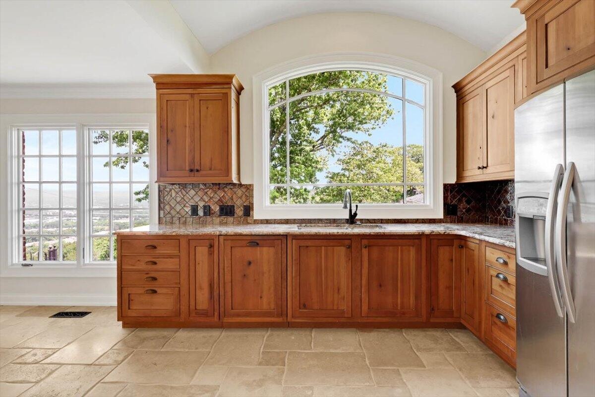 Chattanooga, Tennessee, 37404, United States, 4 Bedrooms Bedrooms, ,4.5 BathroomsBathrooms,Residential,Forsale,1963496