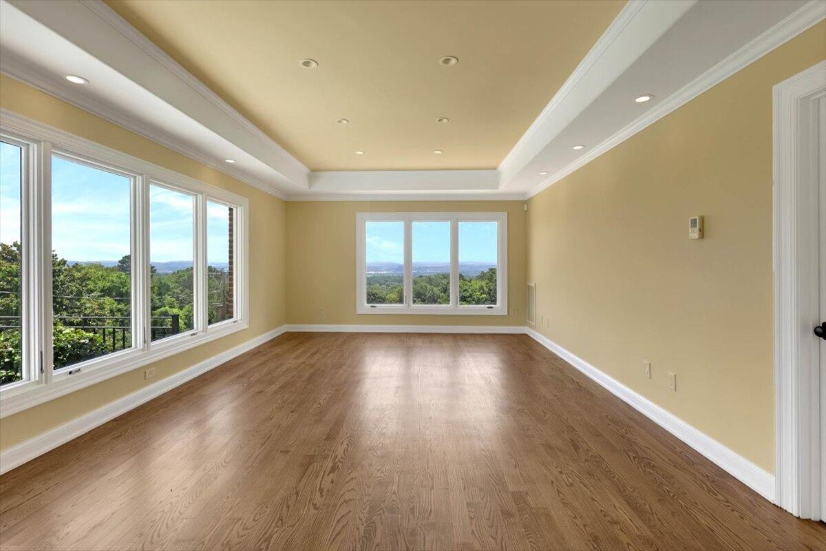 Chattanooga, Tennessee, 37404, United States, 4 Bedrooms Bedrooms, ,4.5 BathroomsBathrooms,Residential,Forsale,1963496