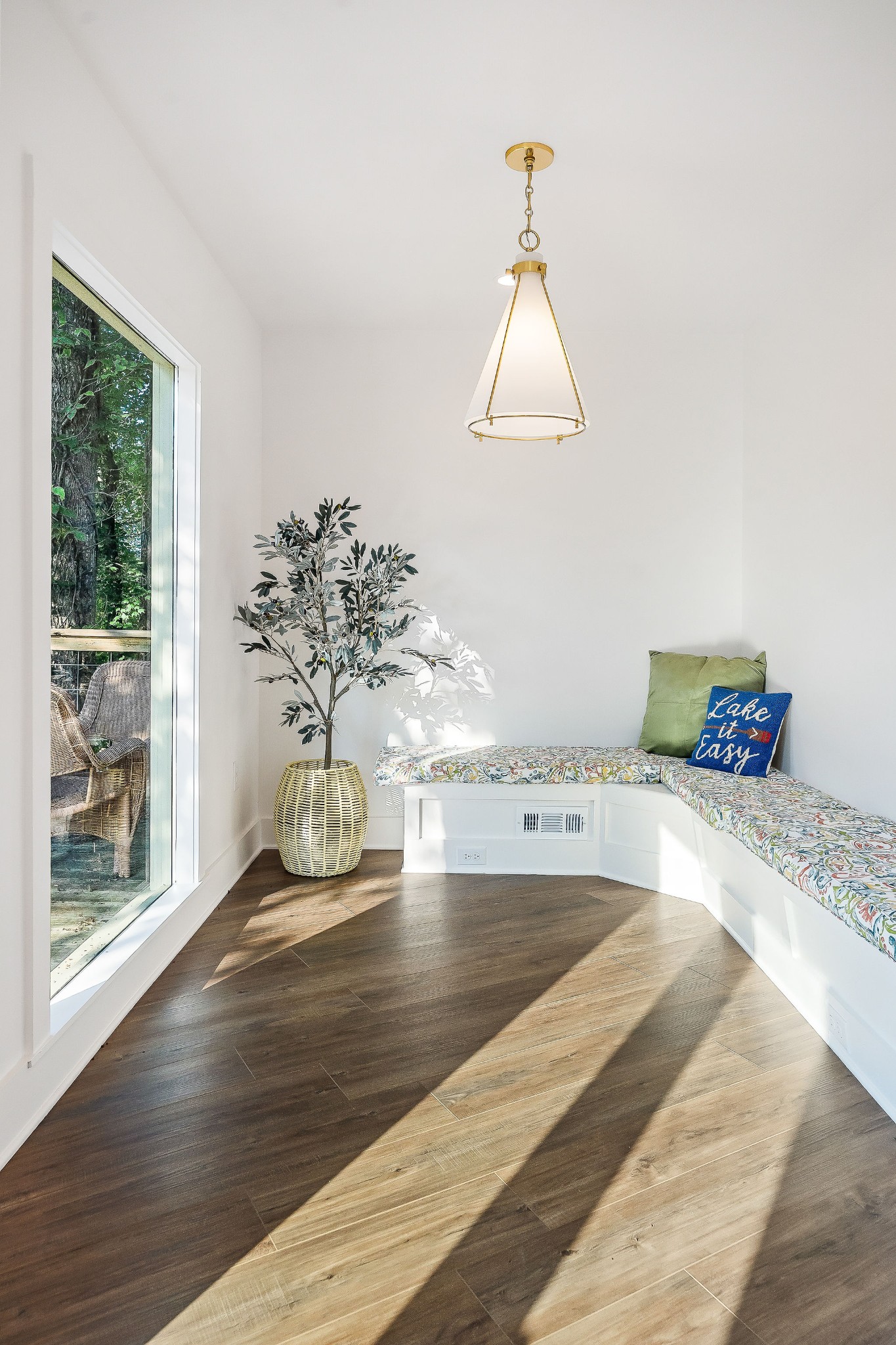 Smithville, Tennessee, 37166, United States, 4 Bedrooms Bedrooms, ,4 BathroomsBathrooms,Residential,Forsale,1999482