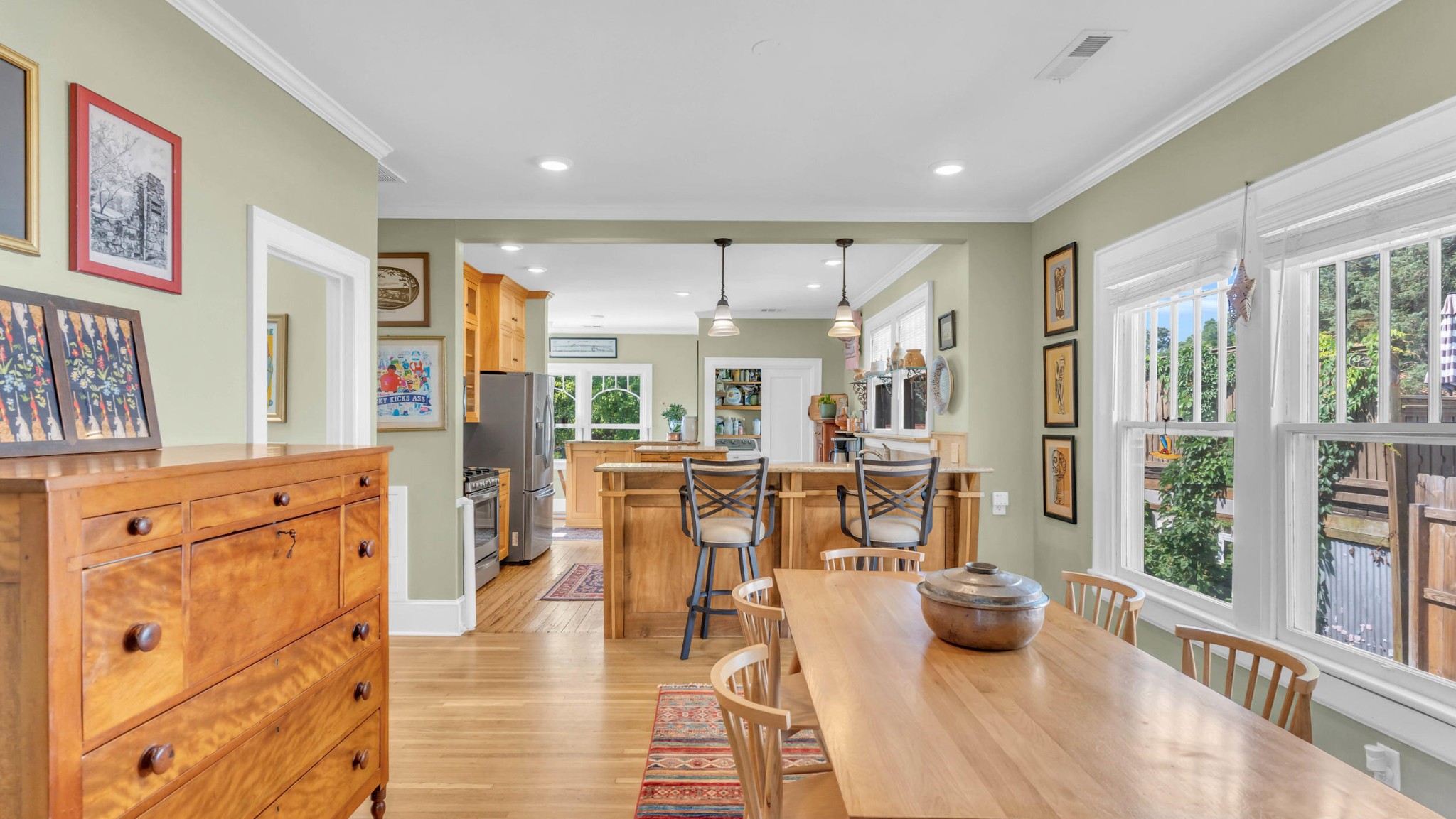 Chattanooga, Tennessee, 37405, United States, 3 Bedrooms Bedrooms, ,2 BathroomsBathrooms,Residential,Forsale,1946642