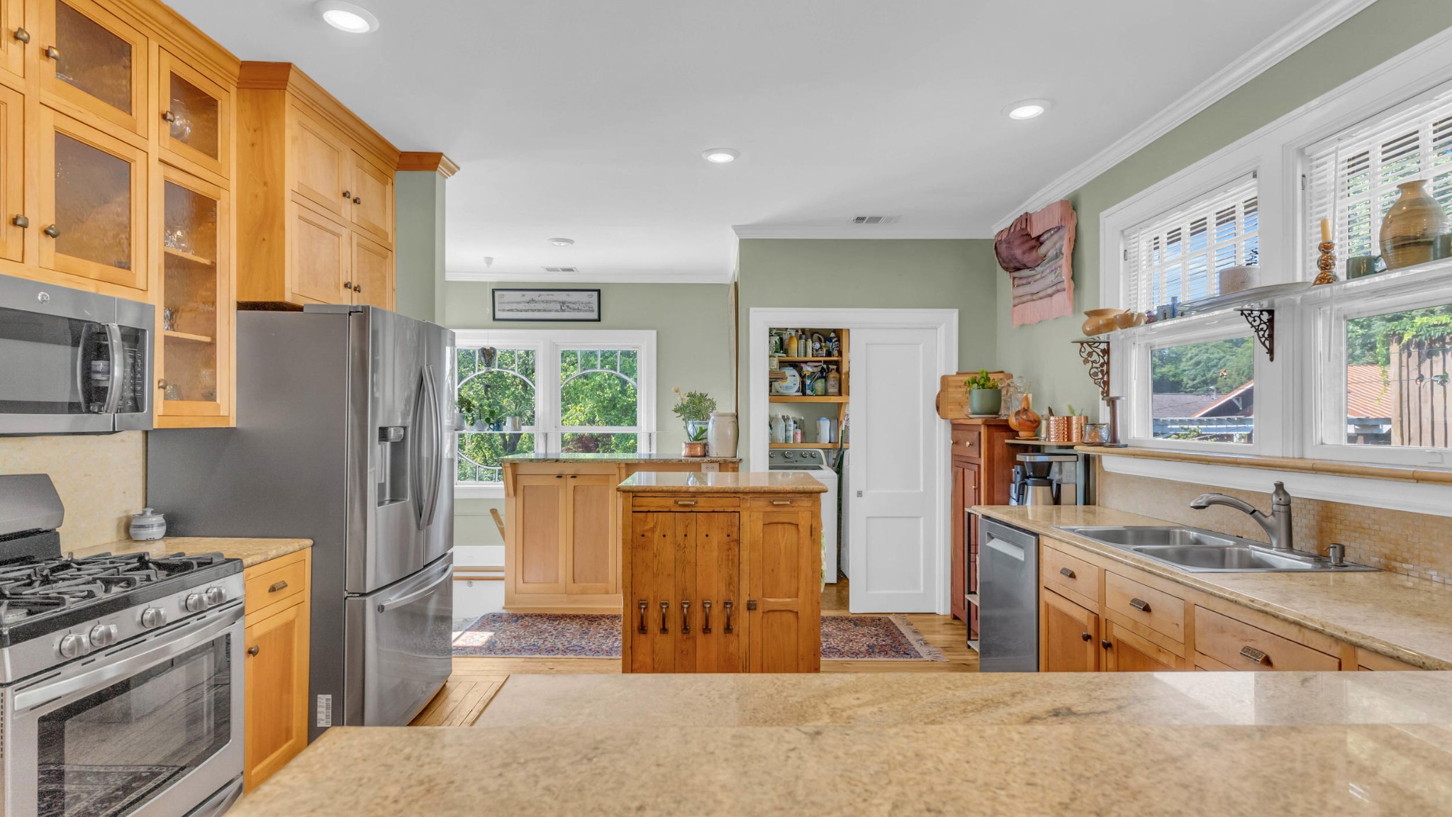 Chattanooga, Tennessee, 37405, United States, 3 Bedrooms Bedrooms, ,2 BathroomsBathrooms,Residential,Forsale,1946642