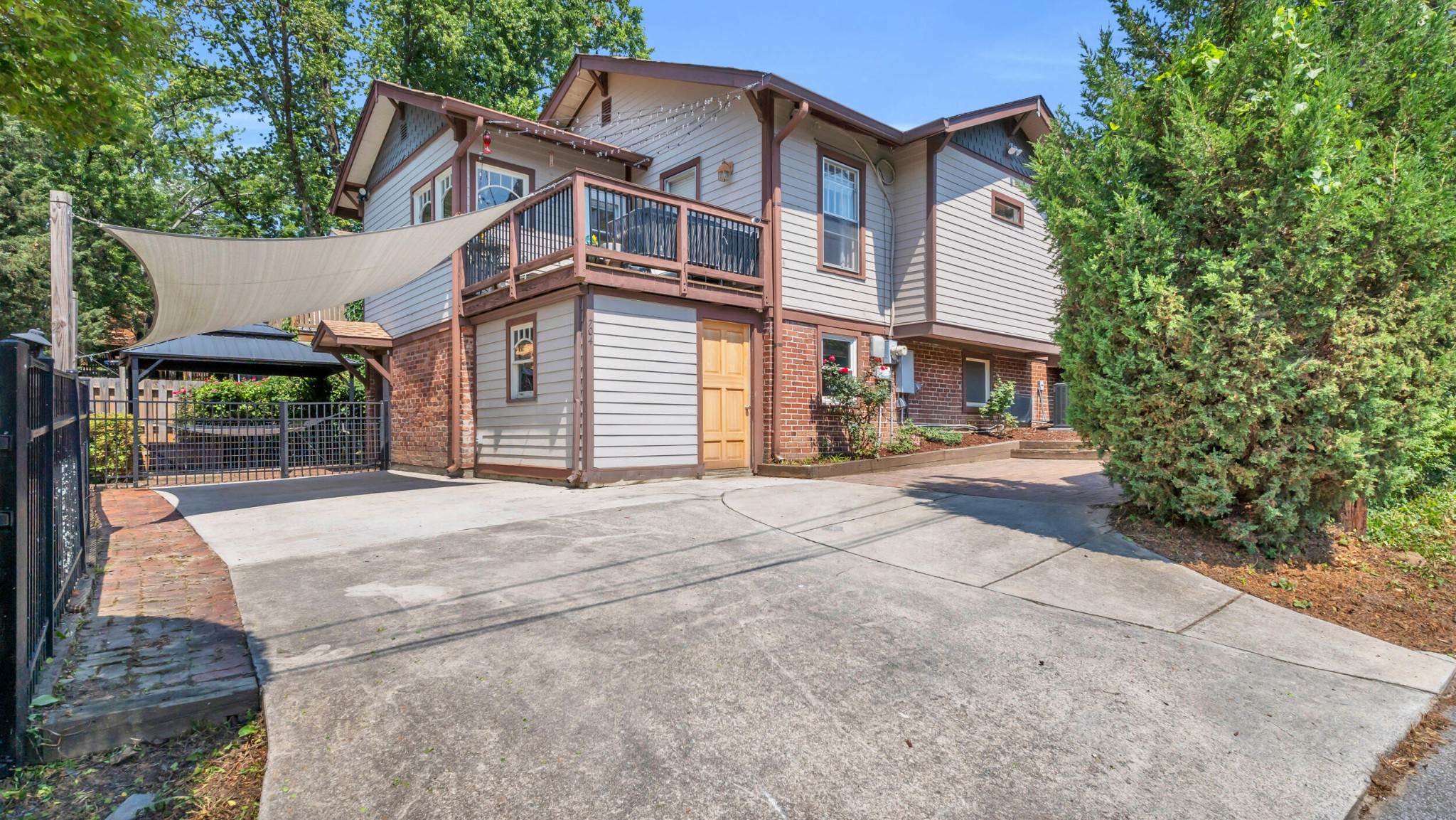 Chattanooga, Tennessee, 37405, United States, 3 Bedrooms Bedrooms, ,2 BathroomsBathrooms,Residential,Forsale,1946642