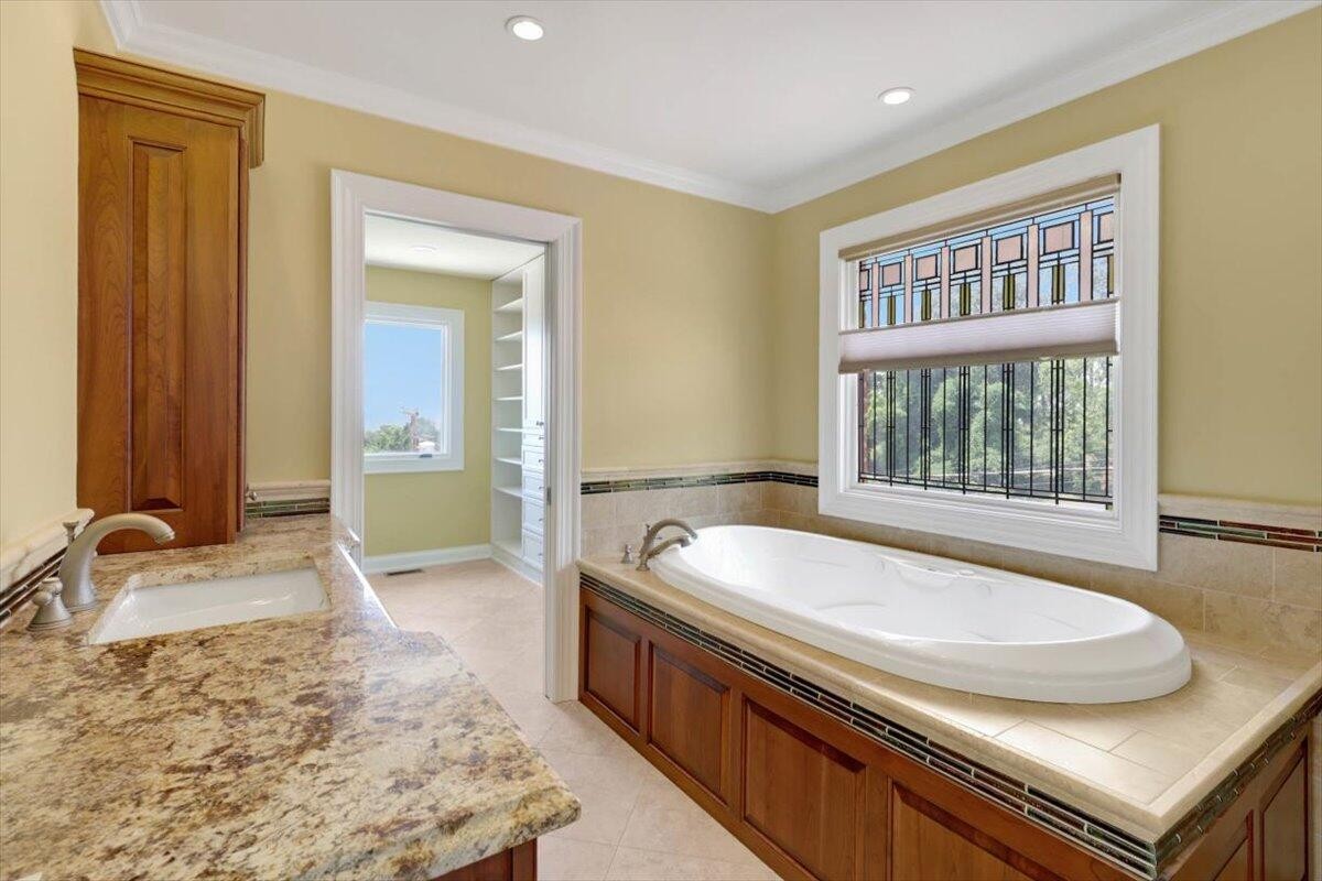 Chattanooga, Tennessee, 37404, United States, 4 Bedrooms Bedrooms, ,4.5 BathroomsBathrooms,Residential,Forsale,1963496