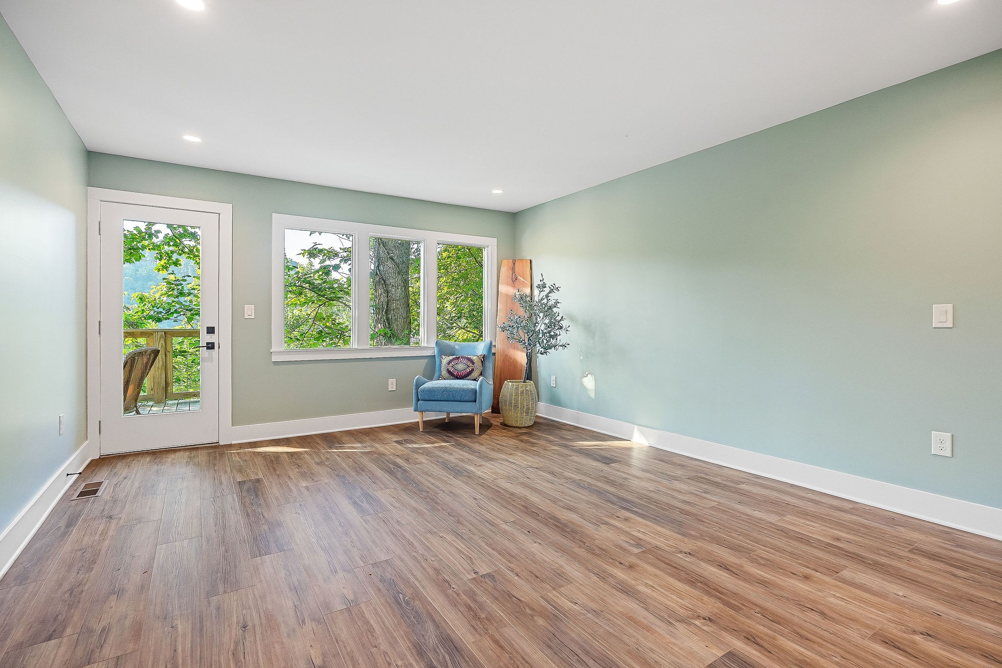 Smithville, Tennessee, 37166, United States, 4 Bedrooms Bedrooms, ,4 BathroomsBathrooms,Residential,Forsale,1999482