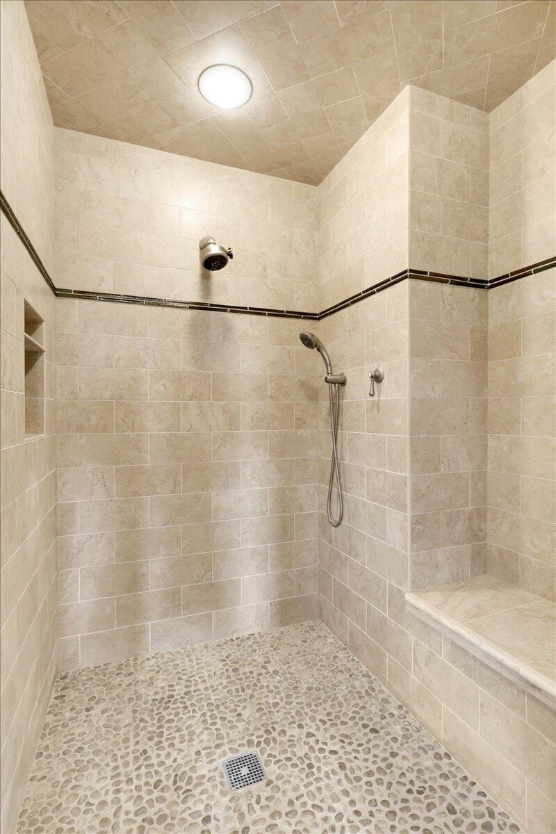 Chattanooga, Tennessee, 37404, United States, 4 Bedrooms Bedrooms, ,4.5 BathroomsBathrooms,Residential,Forsale,1963496