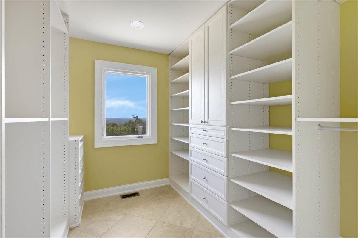 Chattanooga, Tennessee, 37404, United States, 4 Bedrooms Bedrooms, ,4.5 BathroomsBathrooms,Residential,Forsale,1963496