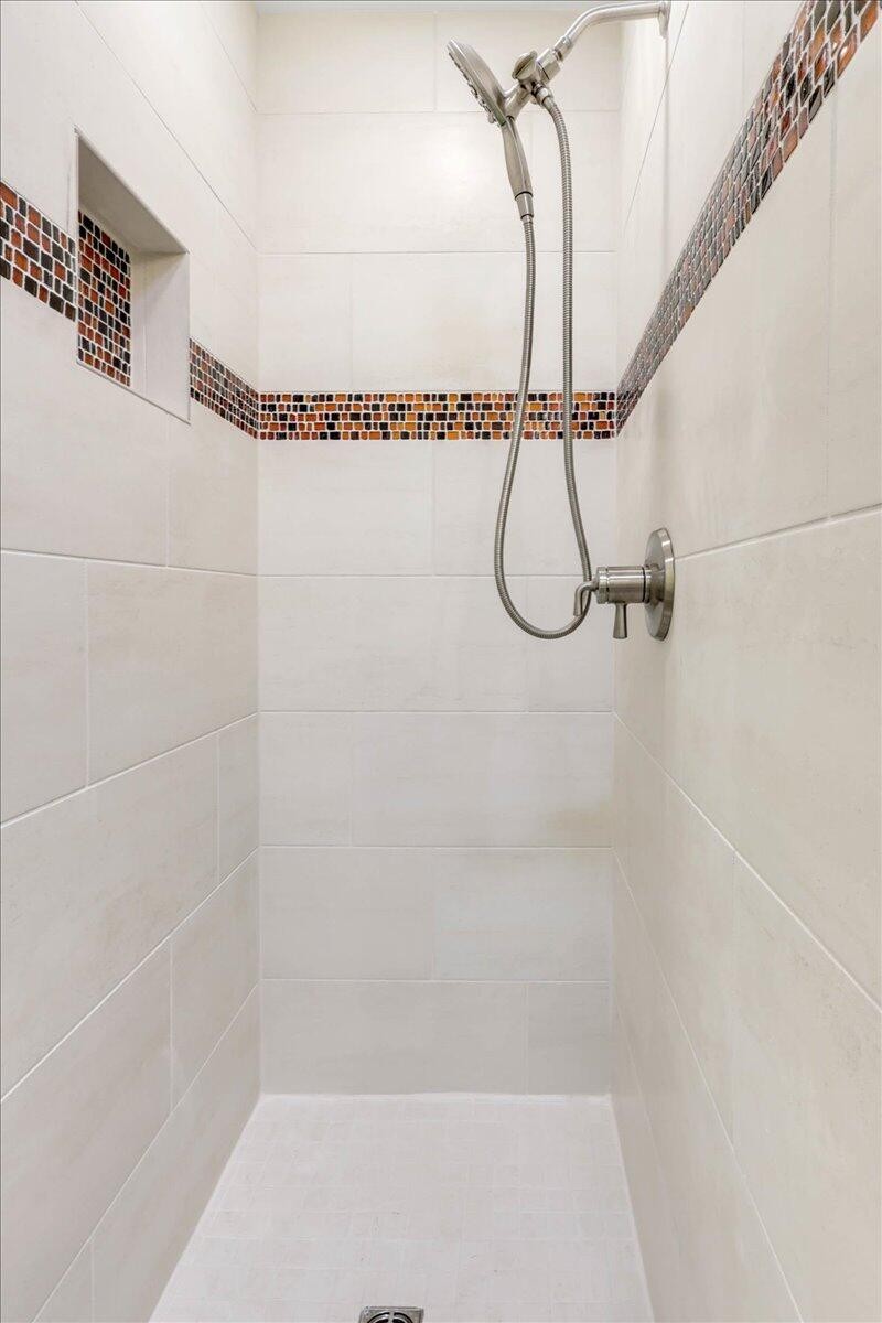 Chattanooga, Tennessee, 37404, United States, 4 Bedrooms Bedrooms, ,4.5 BathroomsBathrooms,Residential,Forsale,1963496