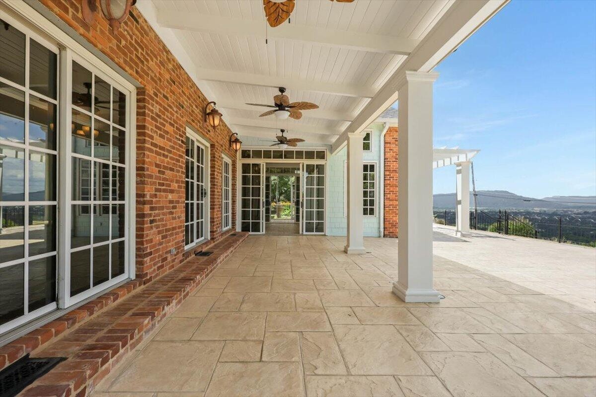 Chattanooga, Tennessee, 37404, United States, 4 Bedrooms Bedrooms, ,4.5 BathroomsBathrooms,Residential,Forsale,1963496