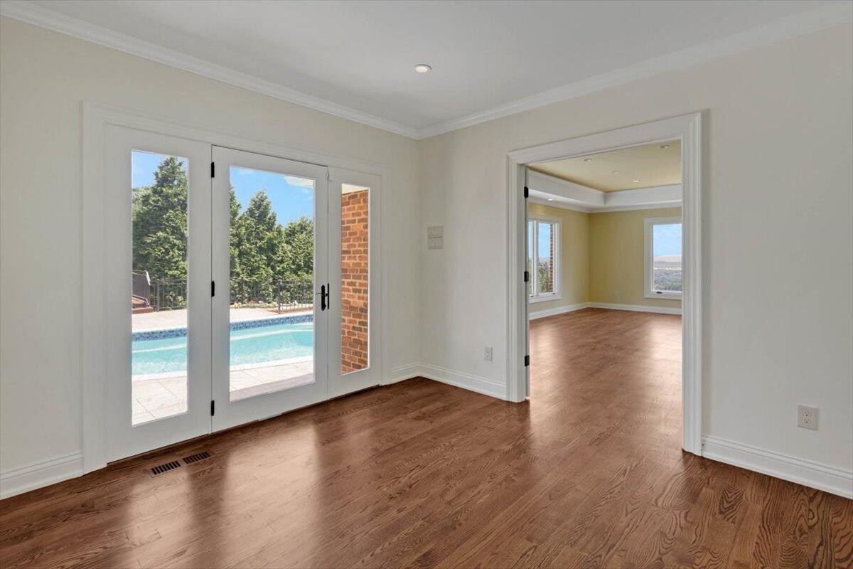 Chattanooga, Tennessee, 37404, United States, 4 Bedrooms Bedrooms, ,4.5 BathroomsBathrooms,Residential,Forsale,1963496