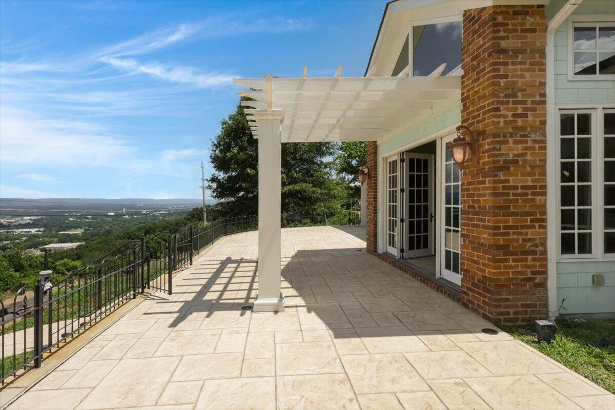 Chattanooga, Tennessee, 37404, United States, 4 Bedrooms Bedrooms, ,4.5 BathroomsBathrooms,Residential,Forsale,1963496