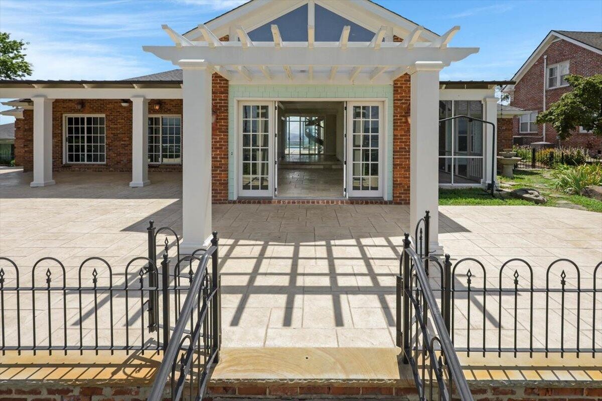 Chattanooga, Tennessee, 37404, United States, 4 Bedrooms Bedrooms, ,4.5 BathroomsBathrooms,Residential,Forsale,1963496