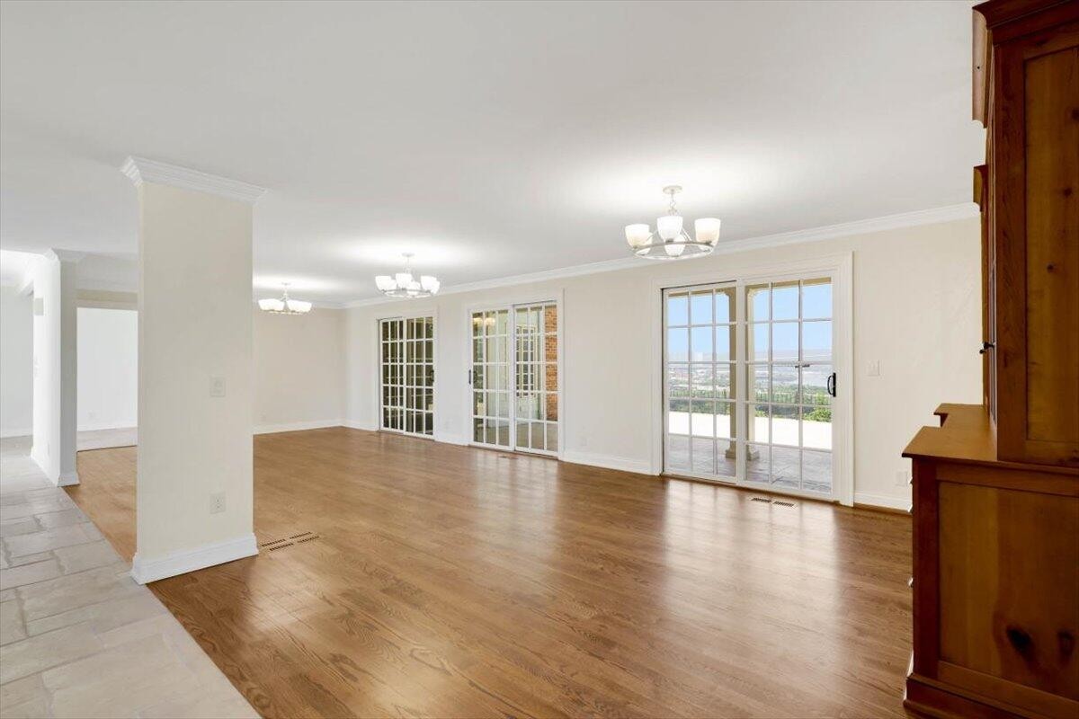 Chattanooga, Tennessee, 37404, United States, 4 Bedrooms Bedrooms, ,4.5 BathroomsBathrooms,Residential,Forsale,1963496