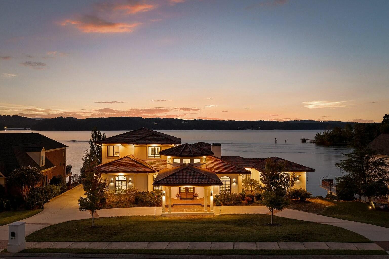 Chattanooga, Tennessee, 37416, United States, 6 Bedrooms Bedrooms, ,6.5 BathroomsBathrooms,Residential,Forsale,1922203