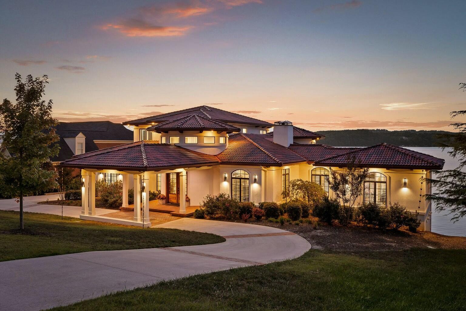 Chattanooga, Tennessee, 37416, United States, 6 Bedrooms Bedrooms, ,6.5 BathroomsBathrooms,Residential,Forsale,1922203
