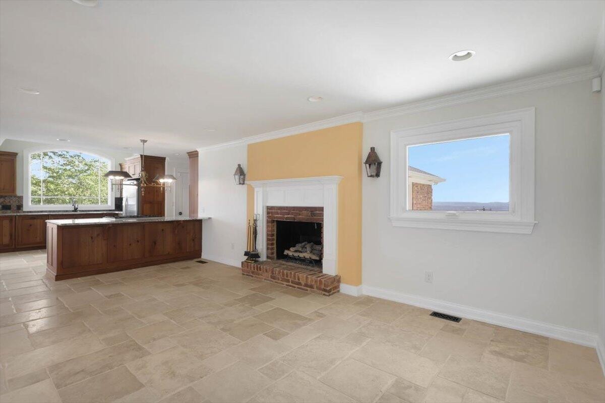 Chattanooga, Tennessee, 37404, United States, 4 Bedrooms Bedrooms, ,4.5 BathroomsBathrooms,Residential,Forsale,1963496