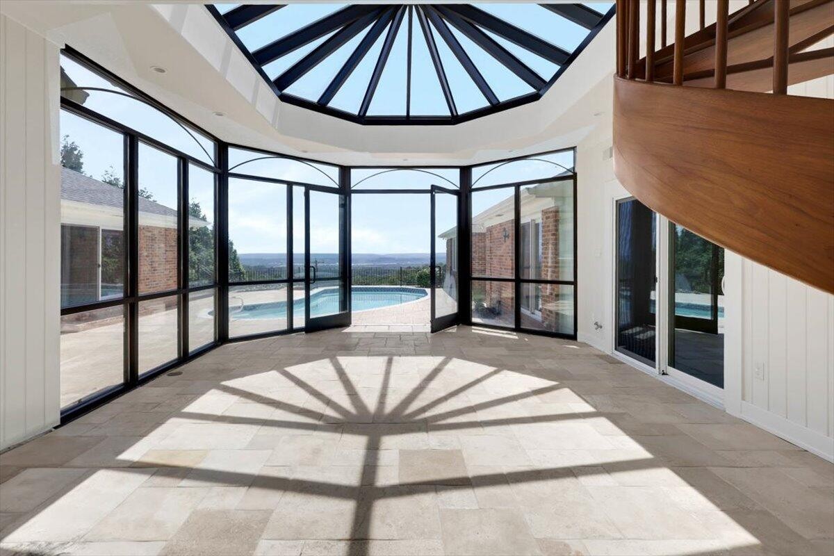 Chattanooga, Tennessee, 37404, United States, 4 Bedrooms Bedrooms, ,4.5 BathroomsBathrooms,Residential,Forsale,1963496