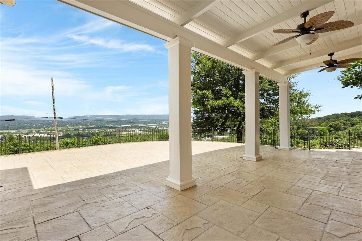 Chattanooga, Tennessee, 37404, United States, 4 Bedrooms Bedrooms, ,4.5 BathroomsBathrooms,Residential,Forsale,1963496