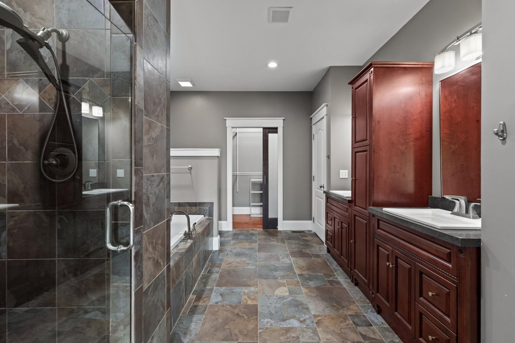 Morristown, Tennessee, 37814, United States, 3 Bedrooms Bedrooms, ,2.5 BathroomsBathrooms,Residential,Forsale,1884055