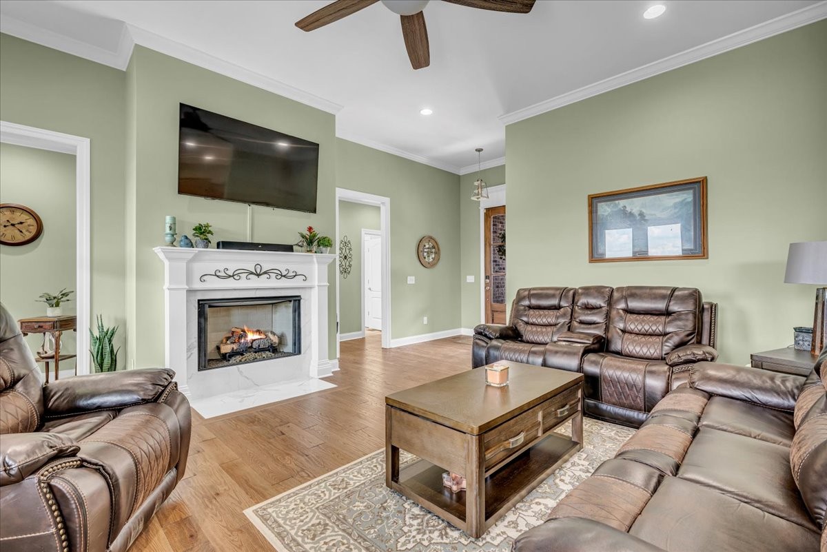 Smithville, Tennessee, 37166, United States, 4 Bedrooms Bedrooms, ,3 BathroomsBathrooms,Residential,Forsale,1999478