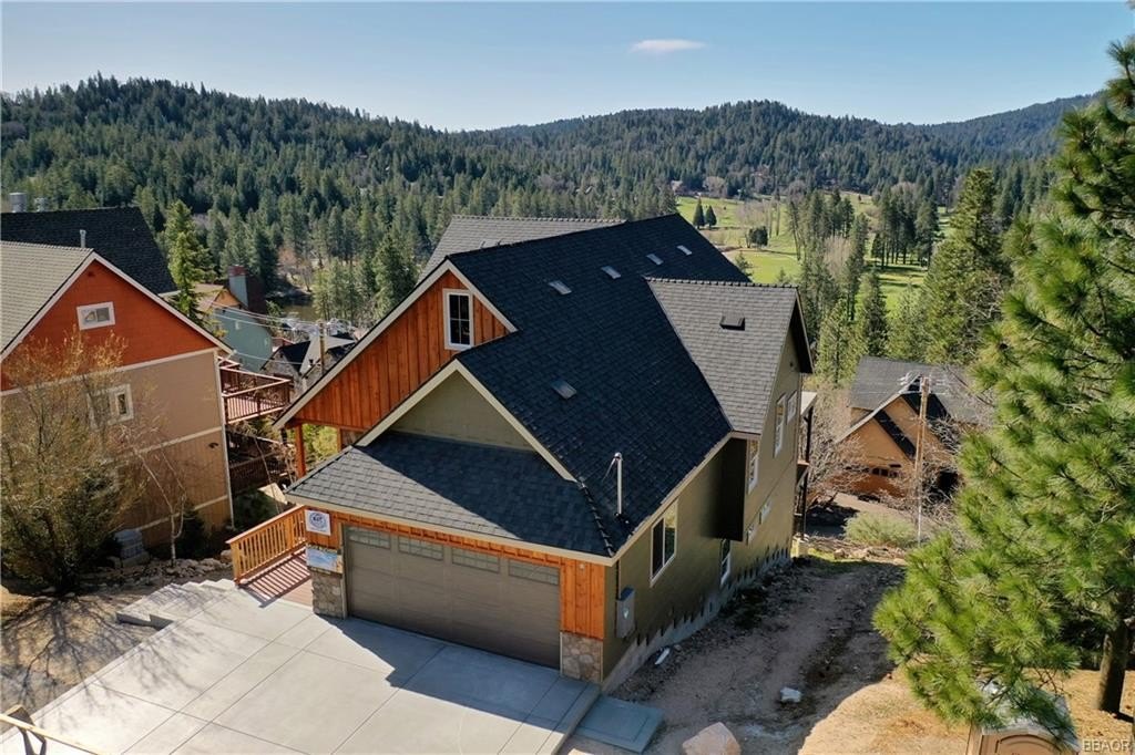 Lake Arrowhead, California, 92352, United States, 3 Bedrooms Bedrooms, ,4 BathroomsBathrooms,Residential,Forsale,1886286