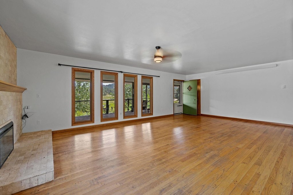 Custer, South Dakota, 57730, United States, 2 Bedrooms Bedrooms, ,2 BathroomsBathrooms,Residential,Forsale,1946263