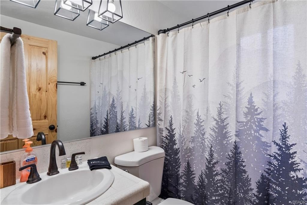 Lake Arrowhead, California, 92352, United States, 4 Bedrooms Bedrooms, ,3 BathroomsBathrooms,Residential,Forsale,1934022