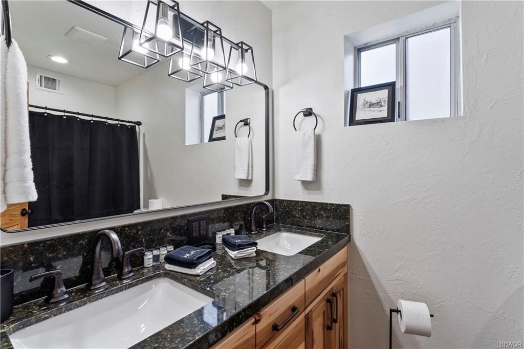 Lake Arrowhead, California, 92352, United States, 4 Bedrooms Bedrooms, ,3 BathroomsBathrooms,Residential,Forsale,1934022