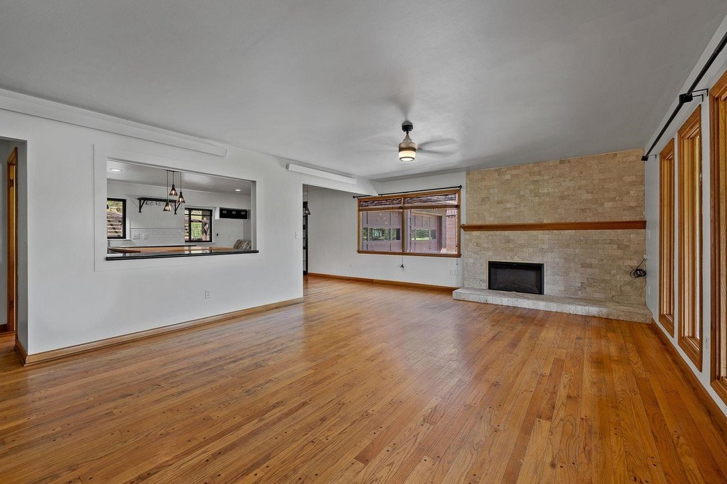 Custer, South Dakota, 57730, United States, 2 Bedrooms Bedrooms, ,2 BathroomsBathrooms,Residential,Forsale,1946263