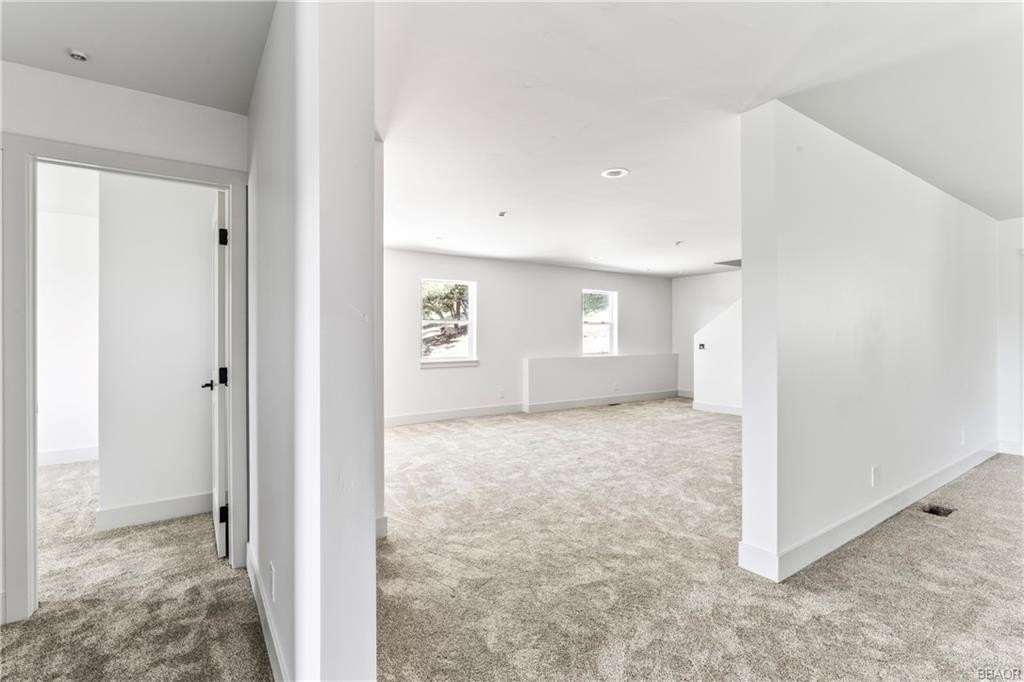 Lake Arrowhead, California, 92352, United States, 3 Bedrooms Bedrooms, ,4 BathroomsBathrooms,Residential,Forsale,1886286