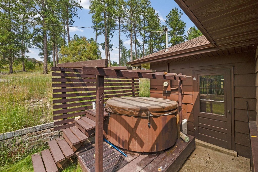 Custer, South Dakota, 57730, United States, 2 Bedrooms Bedrooms, ,2 BathroomsBathrooms,Residential,Forsale,1946263