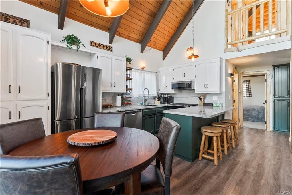 Lake Arrowhead, California, 92352, United States, 4 Bedrooms Bedrooms, ,3 BathroomsBathrooms,Residential,Forsale,1934022