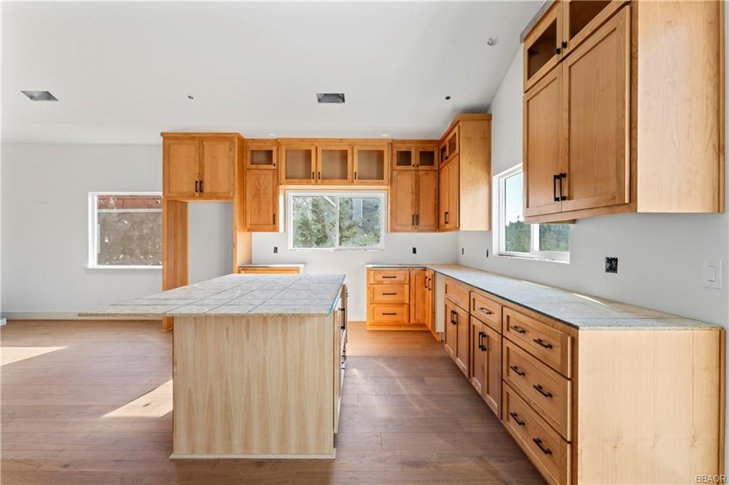 Lake Arrowhead, California, 92352, United States, 3 Bedrooms Bedrooms, ,4 BathroomsBathrooms,Residential,Forsale,1886286