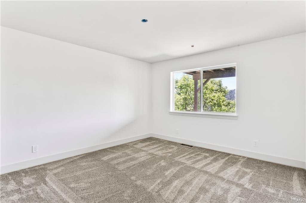 Lake Arrowhead, California, 92352, United States, 3 Bedrooms Bedrooms, ,4 BathroomsBathrooms,Residential,Forsale,1886286