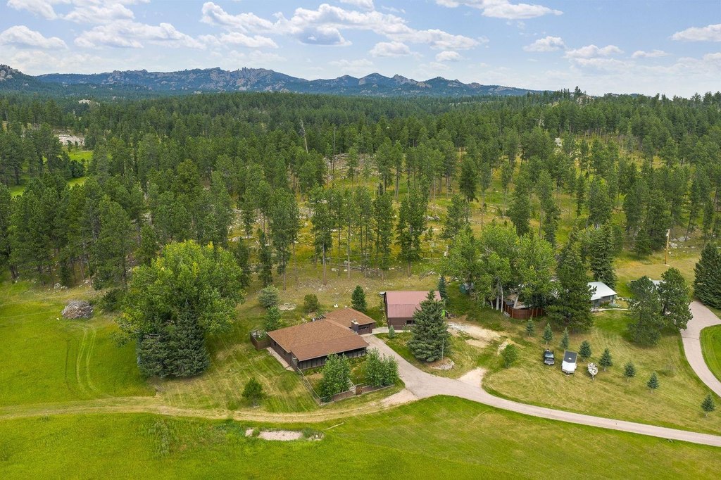 Custer, South Dakota, 57730, United States, 2 Bedrooms Bedrooms, ,2 BathroomsBathrooms,Residential,Forsale,1946263