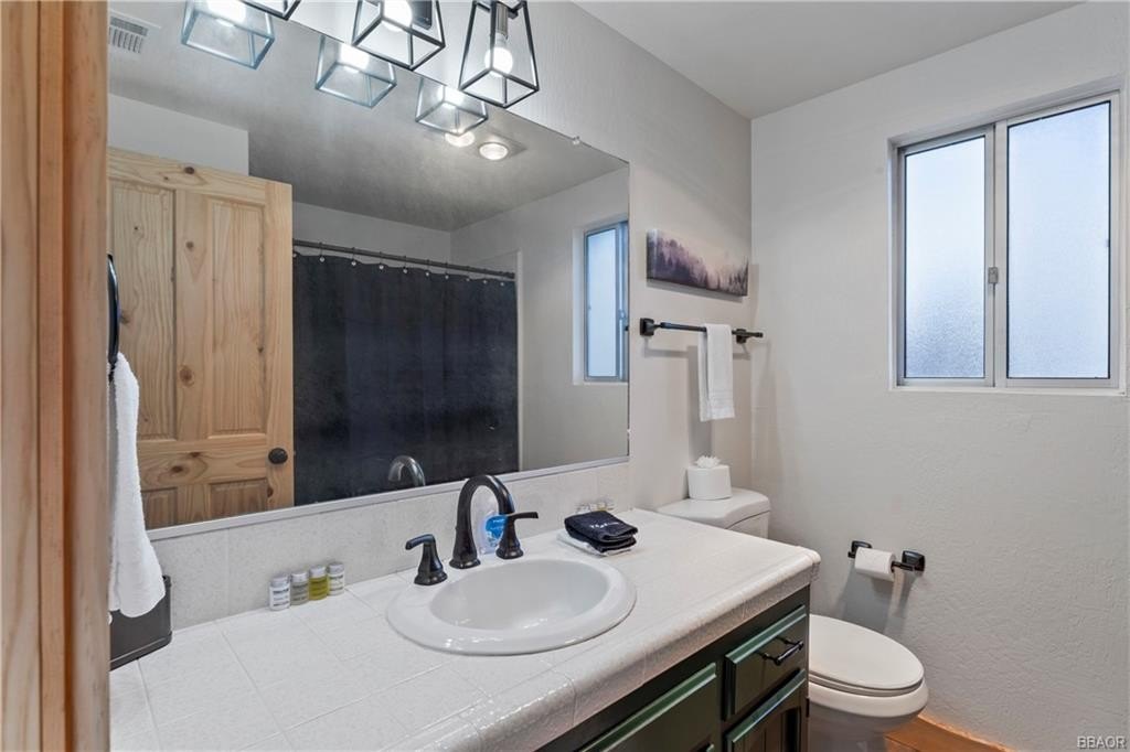 Lake Arrowhead, California, 92352, United States, 4 Bedrooms Bedrooms, ,3 BathroomsBathrooms,Residential,Forsale,1934022