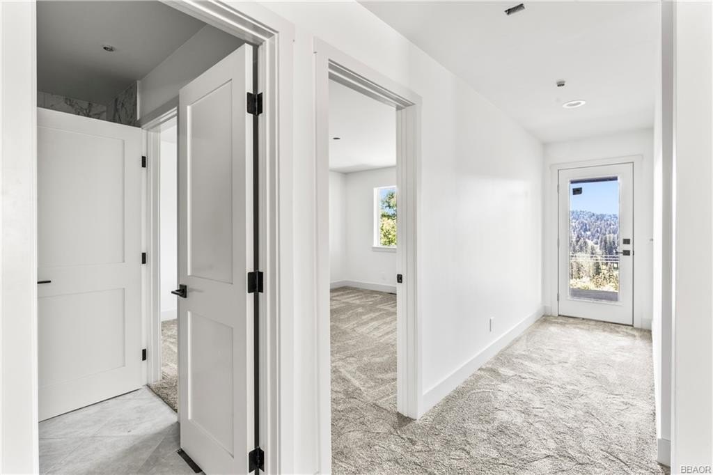 Lake Arrowhead, California, 92352, United States, 3 Bedrooms Bedrooms, ,4 BathroomsBathrooms,Residential,Forsale,1886286