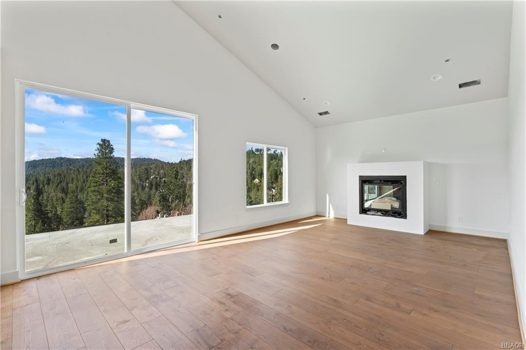 Lake Arrowhead, California, 92352, United States, 3 Bedrooms Bedrooms, ,4 BathroomsBathrooms,Residential,Forsale,1886286