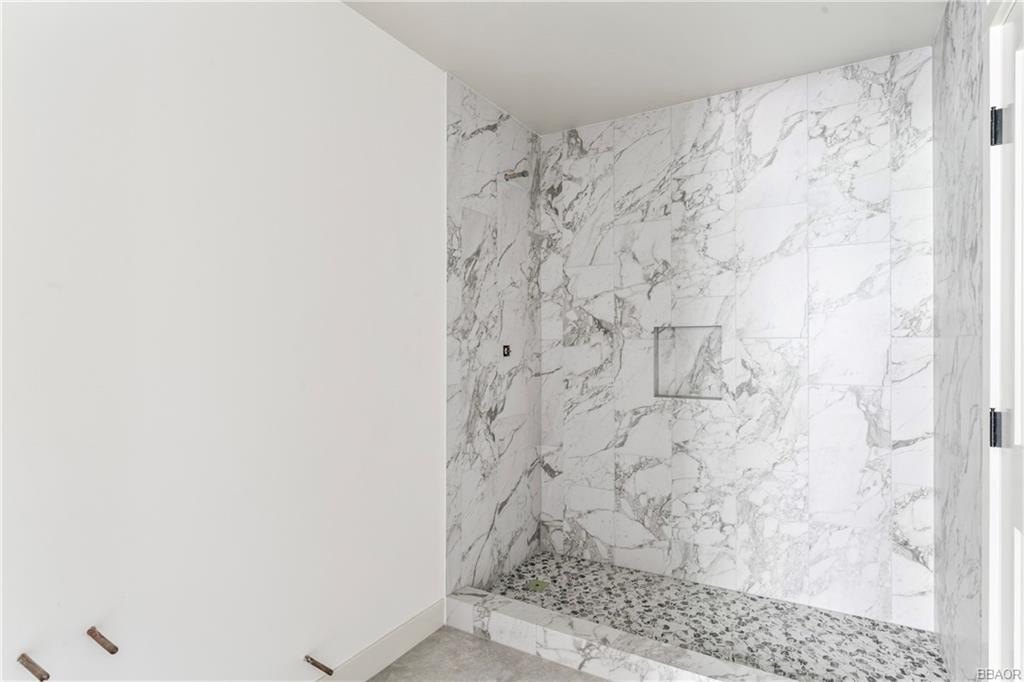 Lake Arrowhead, California, 92352, United States, 3 Bedrooms Bedrooms, ,4 BathroomsBathrooms,Residential,Forsale,1886286