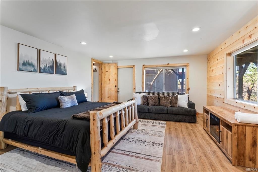 Lake Arrowhead, California, 92352, United States, 4 Bedrooms Bedrooms, ,3 BathroomsBathrooms,Residential,Forsale,1934022