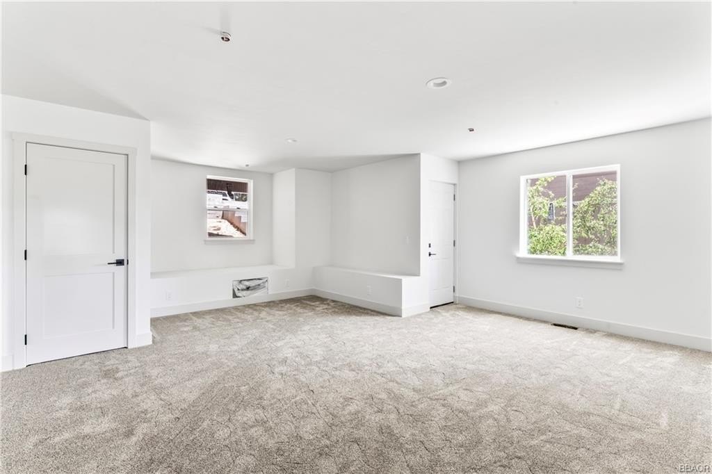 Lake Arrowhead, California, 92352, United States, 3 Bedrooms Bedrooms, ,4 BathroomsBathrooms,Residential,Forsale,1886286