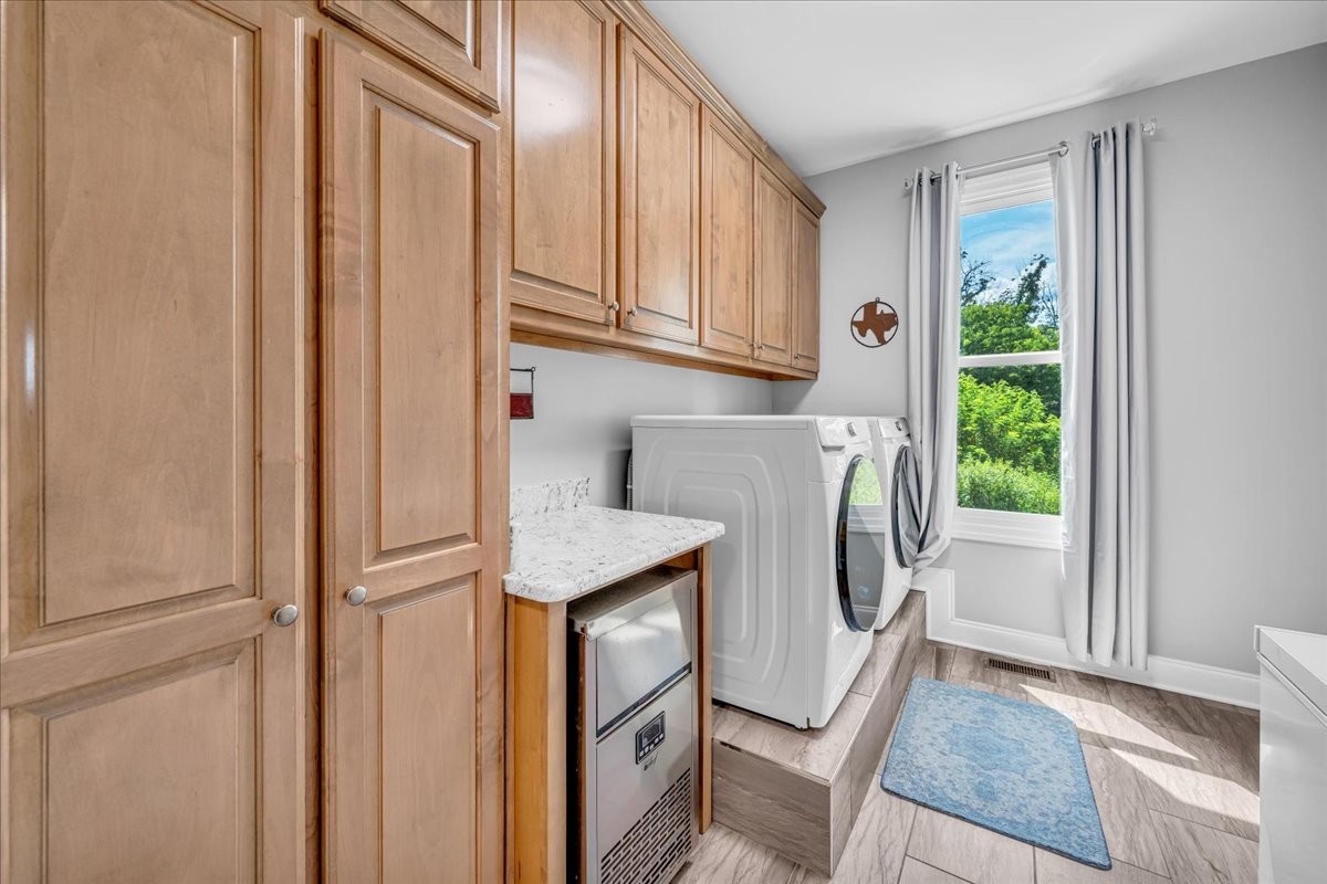 Smithville, Tennessee, 37166, United States, 4 Bedrooms Bedrooms, ,3 BathroomsBathrooms,Residential,Forsale,1999478