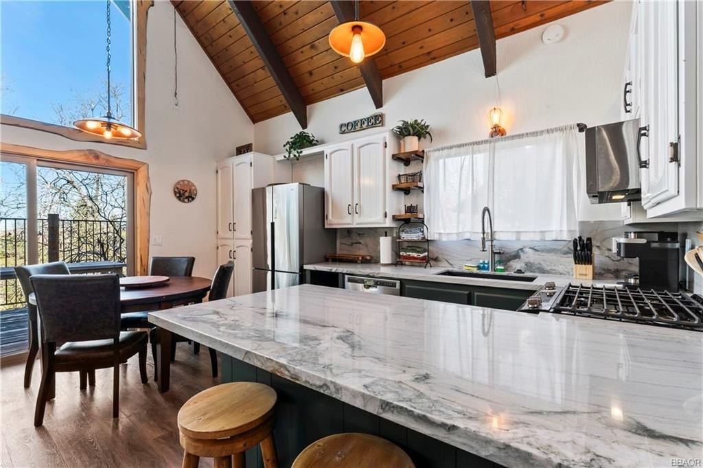 Lake Arrowhead, California, 92352, United States, 4 Bedrooms Bedrooms, ,3 BathroomsBathrooms,Residential,Forsale,1934022