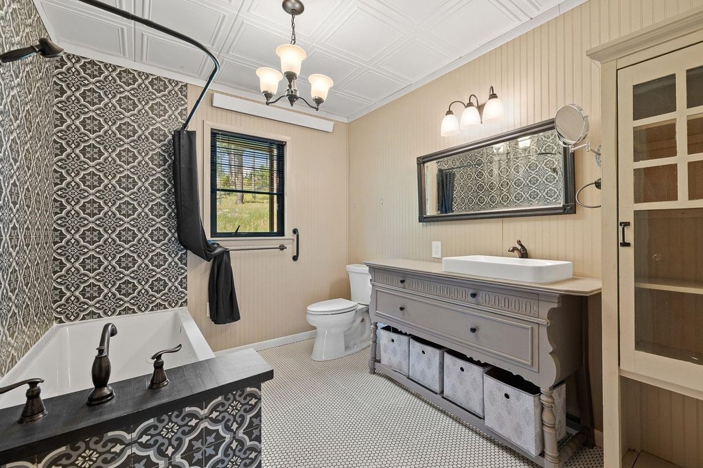 Custer, South Dakota, 57730, United States, 2 Bedrooms Bedrooms, ,2 BathroomsBathrooms,Residential,Forsale,1946263