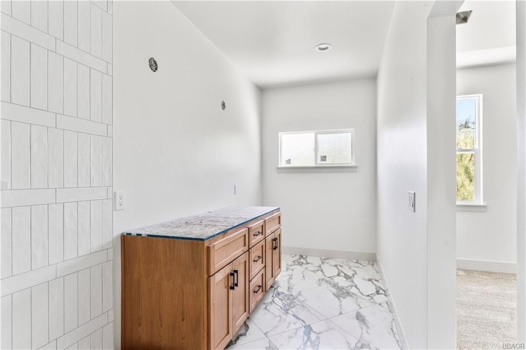 Lake Arrowhead, California, 92352, United States, 3 Bedrooms Bedrooms, ,4 BathroomsBathrooms,Residential,Forsale,1886286