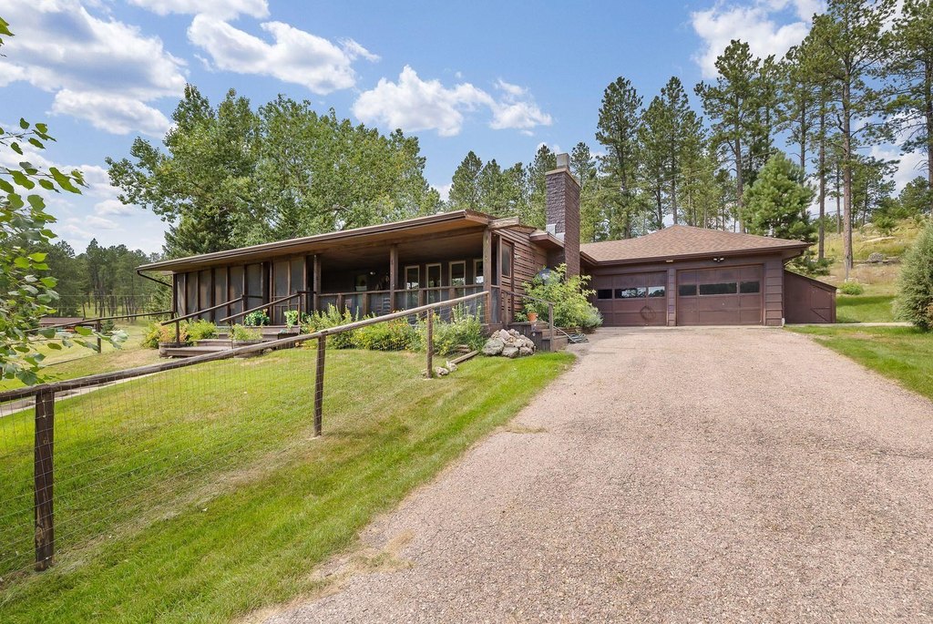 Custer, South Dakota, 57730, United States, 2 Bedrooms Bedrooms, ,2 BathroomsBathrooms,Residential,Forsale,1946263