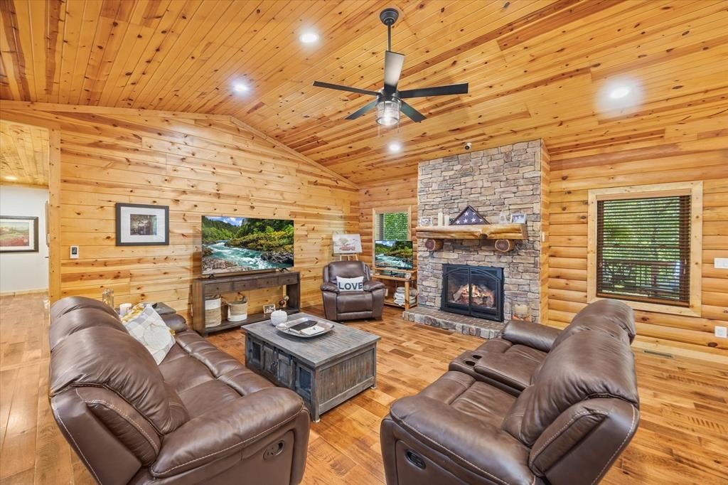 Celina, Tennessee, 38551, United States, 3 Bedrooms Bedrooms, ,2 BathroomsBathrooms,Residential,Forsale,1929825