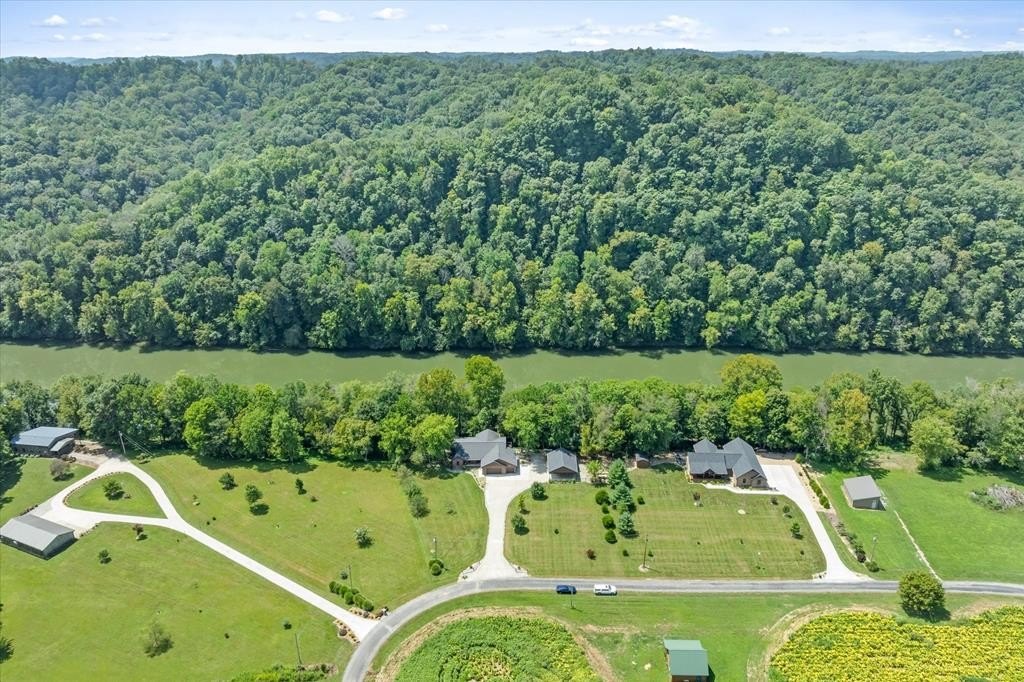 Celina, Tennessee, 38551, United States, 3 Bedrooms Bedrooms, ,2 BathroomsBathrooms,Residential,Forsale,1929825