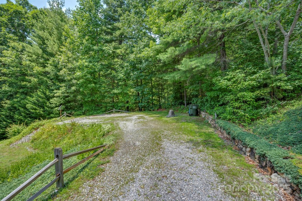 Saluda, North Carolina, 28773, United States, 3 Bedrooms Bedrooms, ,2.5 BathroomsBathrooms,Residential,Forsale,1960262