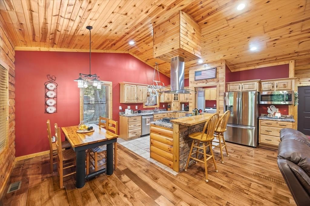 Celina, Tennessee, 38551, United States, 3 Bedrooms Bedrooms, ,2 BathroomsBathrooms,Residential,Forsale,1929825